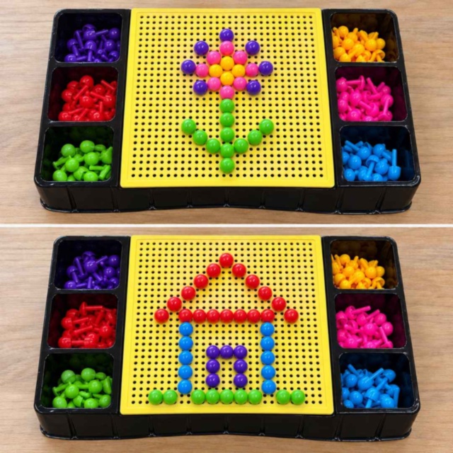 Joc mozaic cu pioneze colorate și tablă, 210 piese