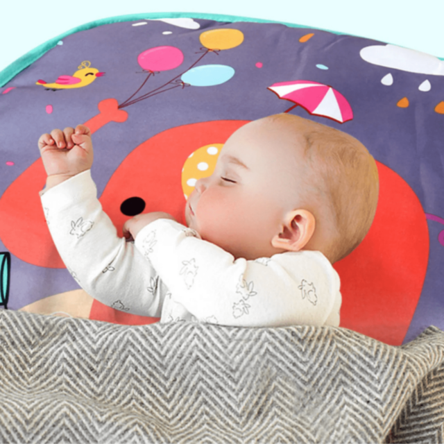 Salteluță Muzicală Interactivă cu Pian, Proiector și Jucării Suspendate (culoare aleatorie)