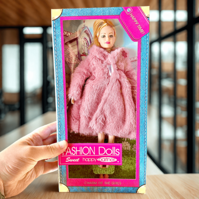 1buc. Păpușă Fashion Dolls cu Haină de Blană Pufoasă (culoare aleatorie)