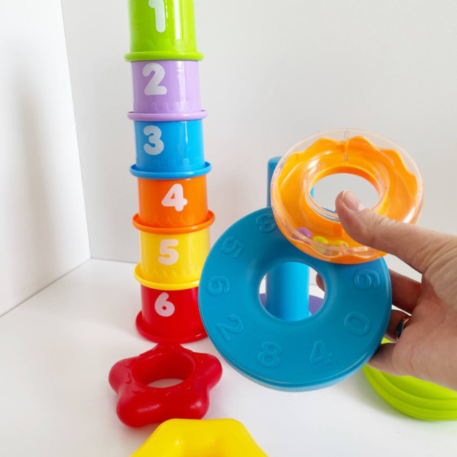 Set educativ de inele și pahare colorate pentru stivuire