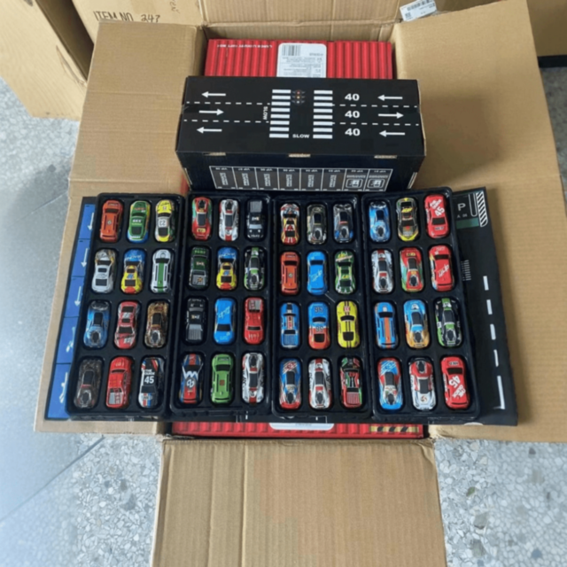 Set 48 Mașinuțe Metalice în Cutie Container Cadou