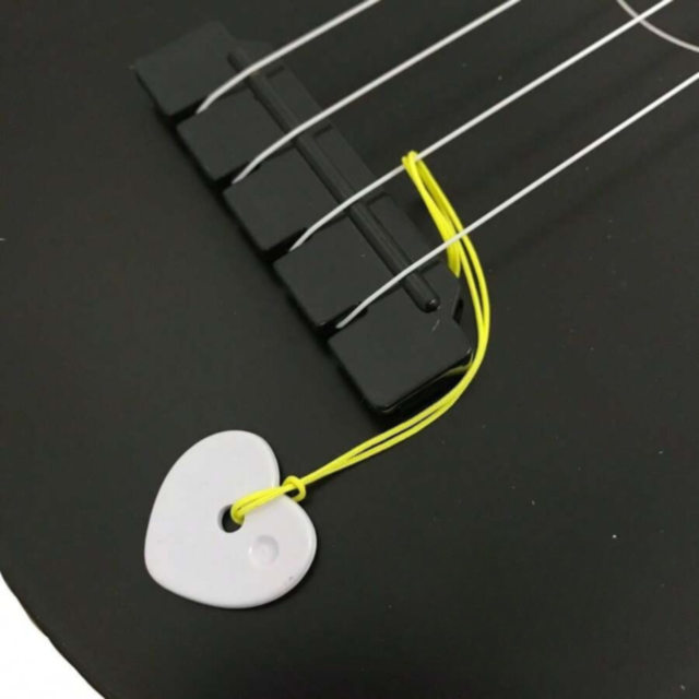 Chitară de Jucărie pentru Copii – 57 cm, cu Pană și Corzi Realiste (culoare aleatorie) 