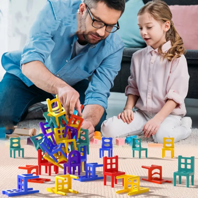 Joc de Echilibru și Îndemânare cu Scaune Colorate – 60 Piese