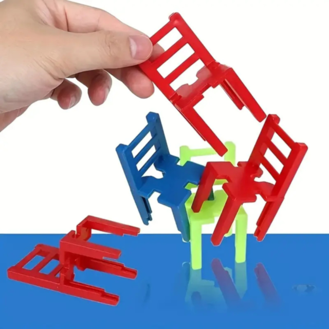 Joc de Echilibru și Îndemânare cu Scaune Colorate – 60 Piese