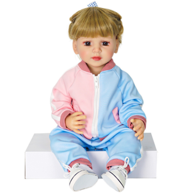 Păpușă Reborn cu Trening Roz-Albastru – 55 cm