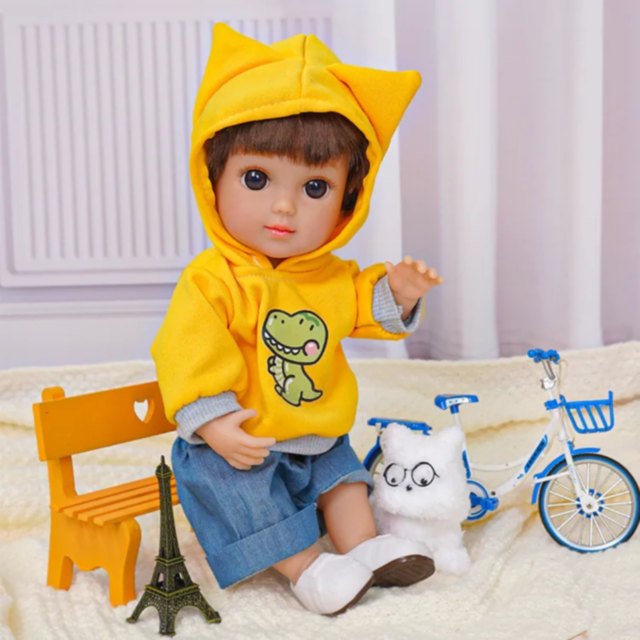 Păpușă Băiețel Chimi Doll 38 cm cu Hanorac Galben și Articulații Mobile