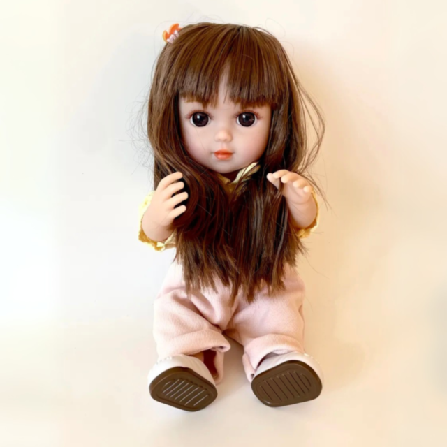 Păpușă Chimi Doll 38 cm cu Salopetă Roz și Păr Lung, Corp Moale din Vinil