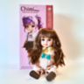 Păpușă Chimi Doll 38 cm cu Salopetă Roz și Păr Lung, Corp Moale din Vinil