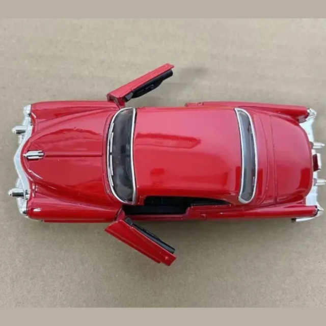 1buc. Mașinuță Vintage Metalică 1:32 cu Uși Deschise - Culoare Aleatorie