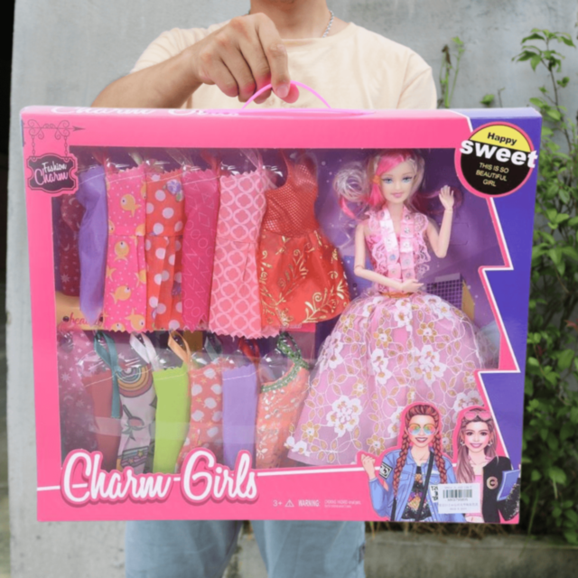 Păpușă Charm Girls cu Rochițe Fashion Set (culori aleatorii)