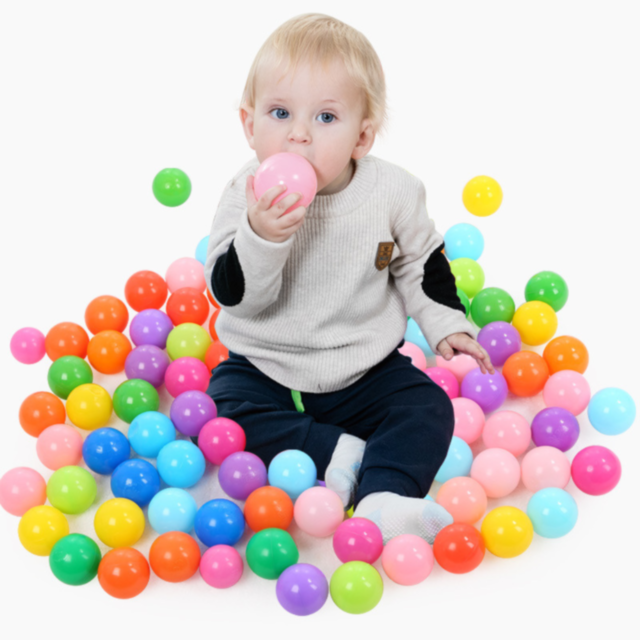 Set 60 de Bile Colorate din Plastic pentru Joacă - 5.5 cm