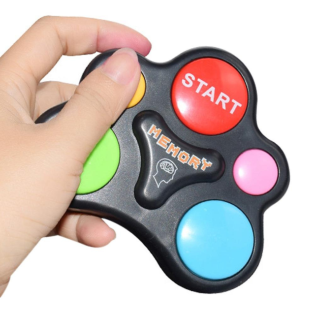 Joc electronic de memorie cu butoane luminoase