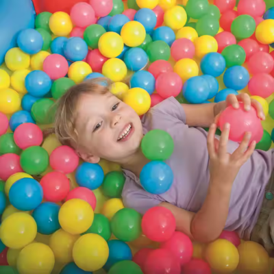 Set 150 de Bile Colorate din Plastic pentru Joacă - 5.5 cm | image