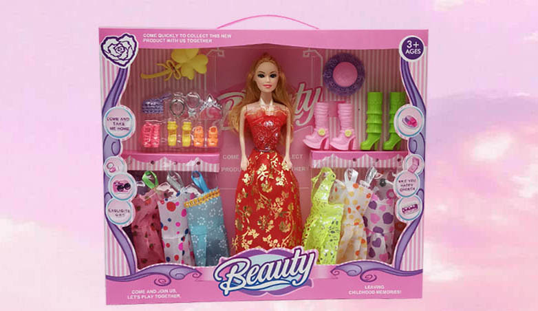 Barbie cu 6 Ținute și Încălțăminte