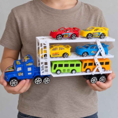 Camion transportor cu inerție, patru mașinuțe și două autobuze | image