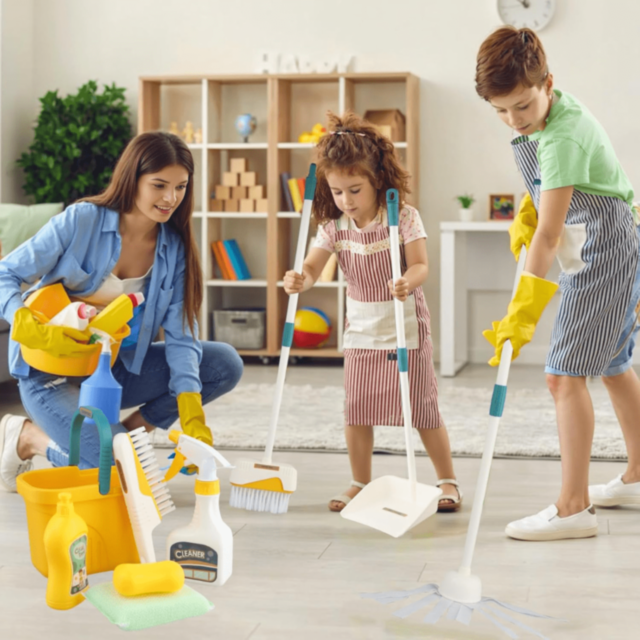 Set Jucărie de Curățenie Clean Time – Mop, Găleată și Accesorii pentru Copii