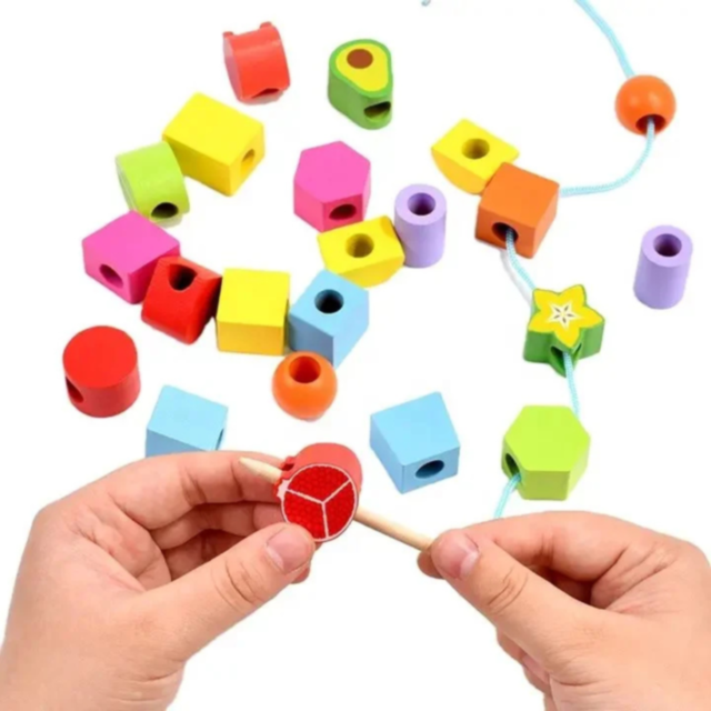 Set de Coloane Colorate cu Forme Geometrice și Activități Interactive