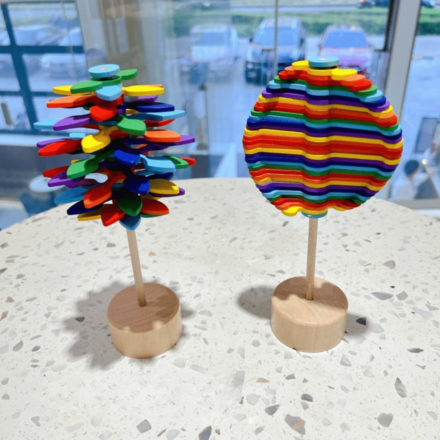 Arbore Montessori din Lemn Colorat Rotativ Educațional