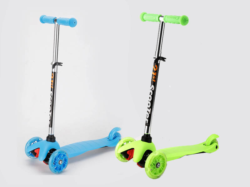 Trotinetă cu 3 Roți Luminoase - Distracție și Viteză