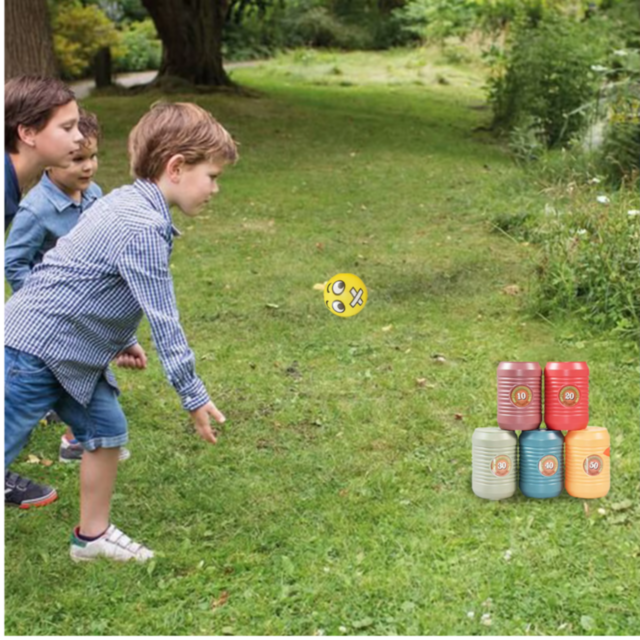 Joc de aruncat cu mingi și cutii colorate