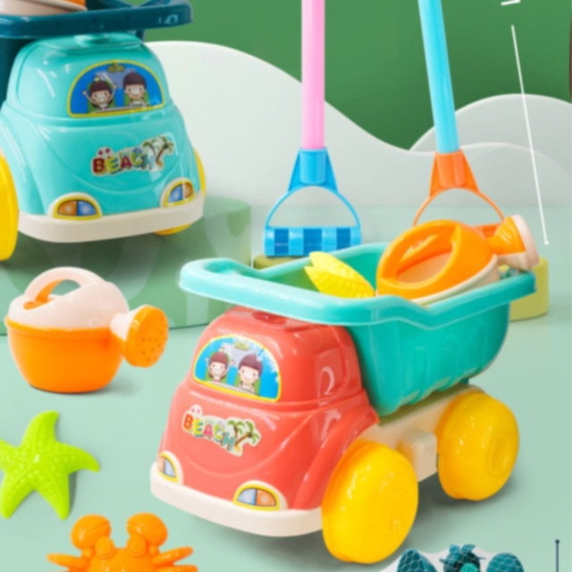 Camion Jucărie cu Lopeți, Stropitoare și Forme de Nisip (culoare aleatorie)