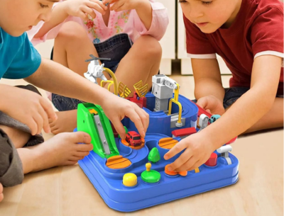 Set interactiv „Aventura cu Obstacole” – Manevrează mașinile și elicopterul | image