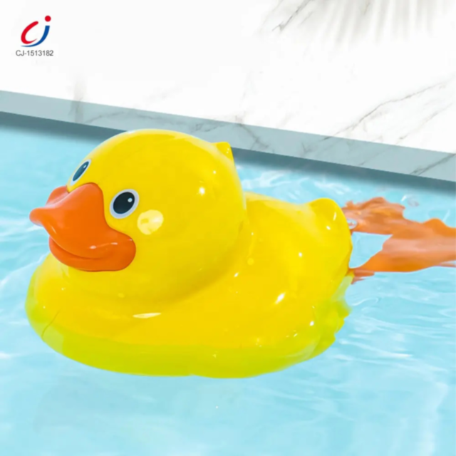 Rața jucărie pentru baie cu înot automat