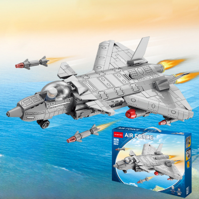 Avion Militar de Luptă „Air Force” cu 582 Piese | image