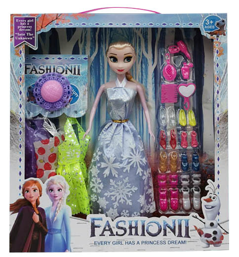 Ana cu 3 Ținute și Colecția de Pantofi 