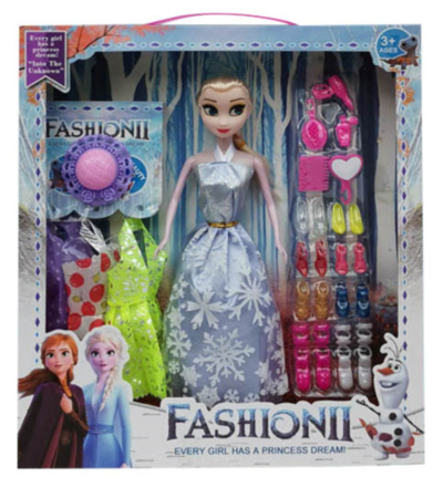 Ana cu 3 Ținute și Colecția de Pantofi  | image