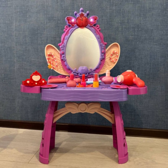 Măsuță de machiaj pentru copii cu lumini și muzică, fără scaun