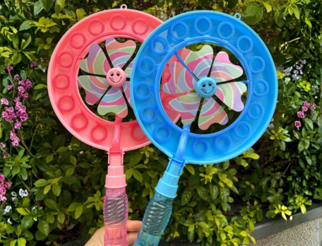 Baghetă pentru baloane de săpun cu elice (culoare aleatorie)