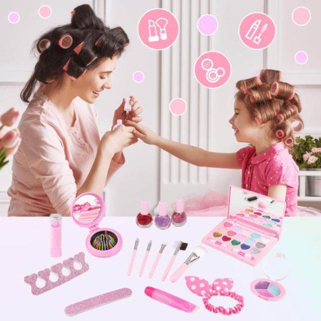 Set Machiaj Copii cu Geantă Puf Colorată