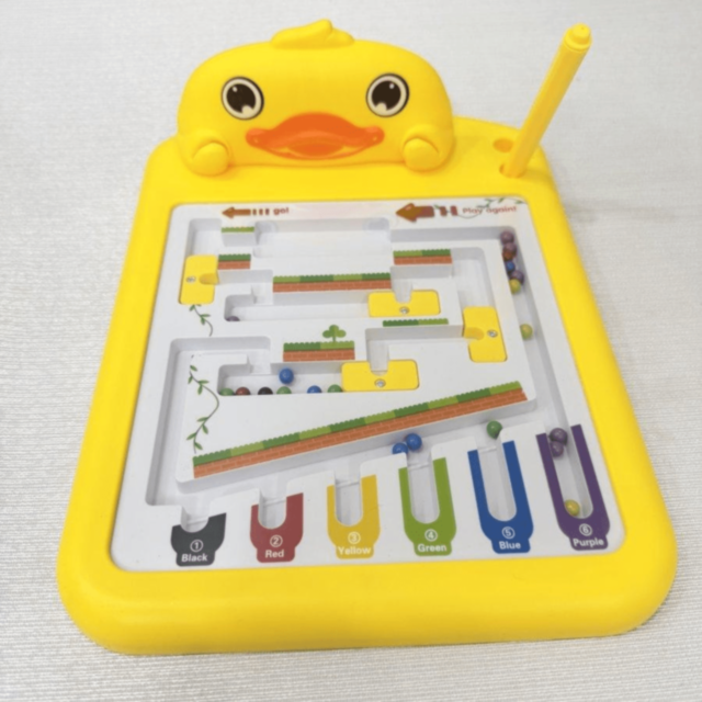Labirint Magnetic Rață Galbenă cu Bile Colorate