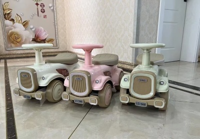 Mașinuță Ride On Retro cu Lumini și 4 Melodii Diferite | image