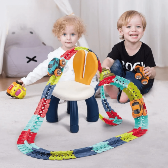 Circuit Flexibil 3D cu 1buc. Mașinuță Luminoasă și Piese Colorate