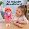 Păpușă de 34 cm cu ochelari și stetoscop