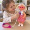 Păpușă de 34 cm cu ochelari și stetoscop