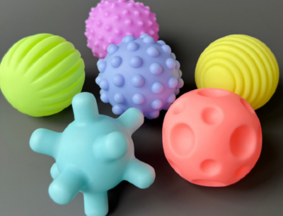 Set 6 Mingi Senzoriale cu Piuitoare | image