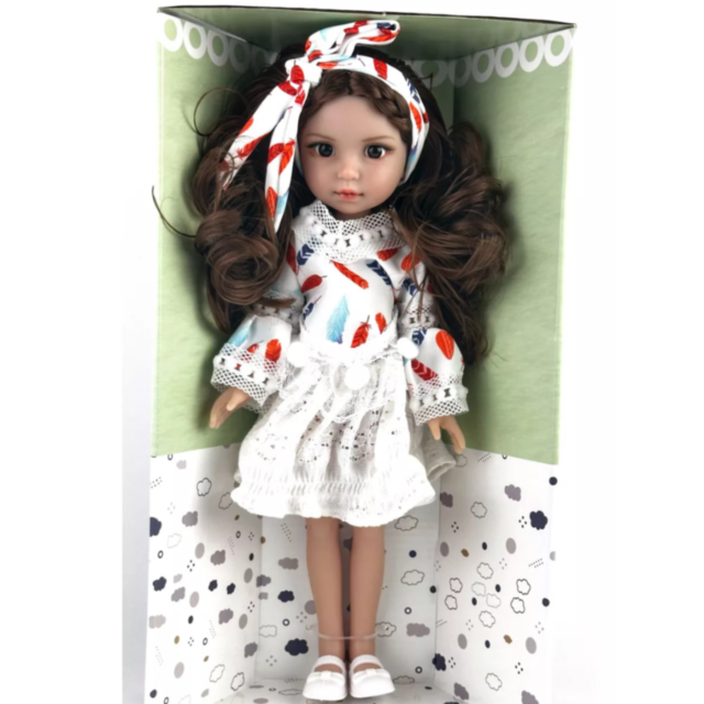 Păpușă Colecționabilă cu Rochie Albă din Dantelă și Fundă Asortată – 35 cm