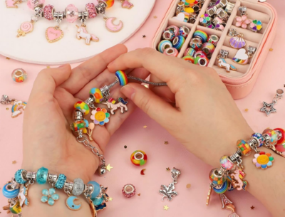 Set Brățări Charm cu Pandantive Colorate - Cadou Creativ pentru Fete | image