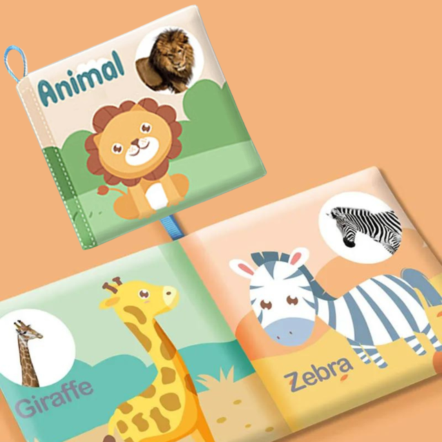 Carte senzorială din material textil cu animale