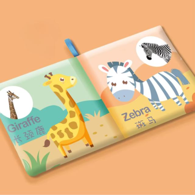 Carte senzorială din material textil cu animale