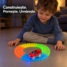 Pistă auto flexibilă fosforescentă cu mașinuță luminoasă inclusă
