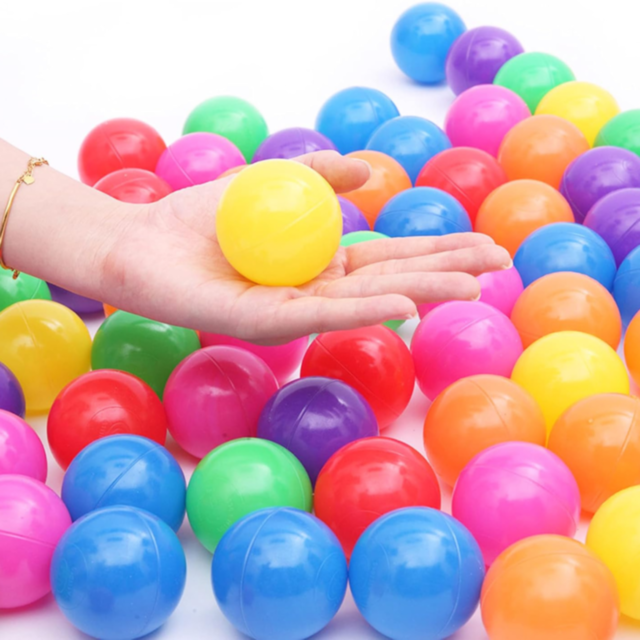 Set 50 de Bile Colorate din Plastic, 5.5 cm – Distracție nelimitată pentru Joacă și Piscine cu Bile