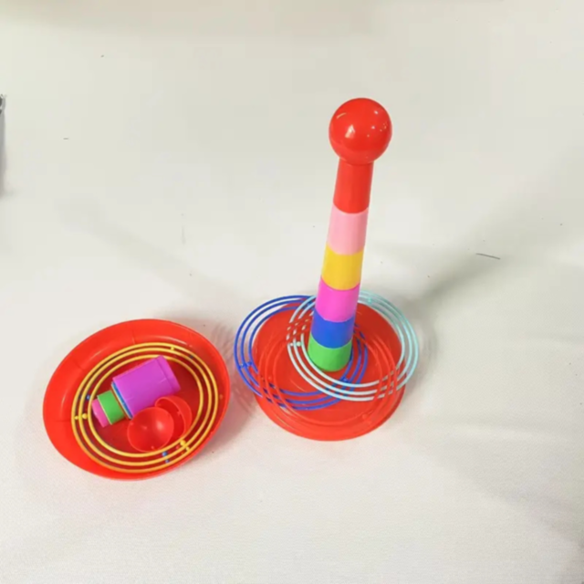 Set de Aruncat Inele Colorate pe Stativ – Joc de Îndemânare și Distracție pentru Copii și Familie