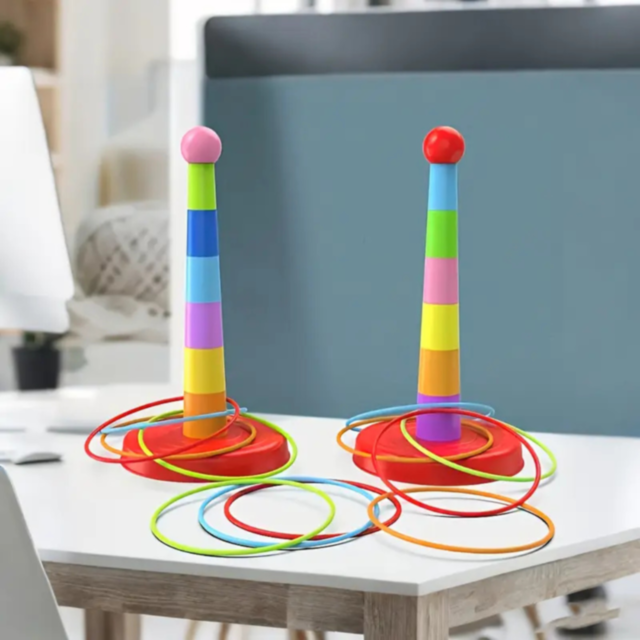 Set de Aruncat Inele Colorate pe Stativ – Joc de Îndemânare și Distracție pentru Copii și Familie